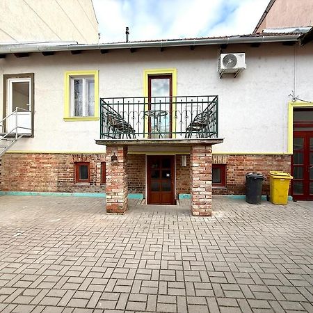 Hotel Kuriozum Vendeghaz Szeged Esterno foto