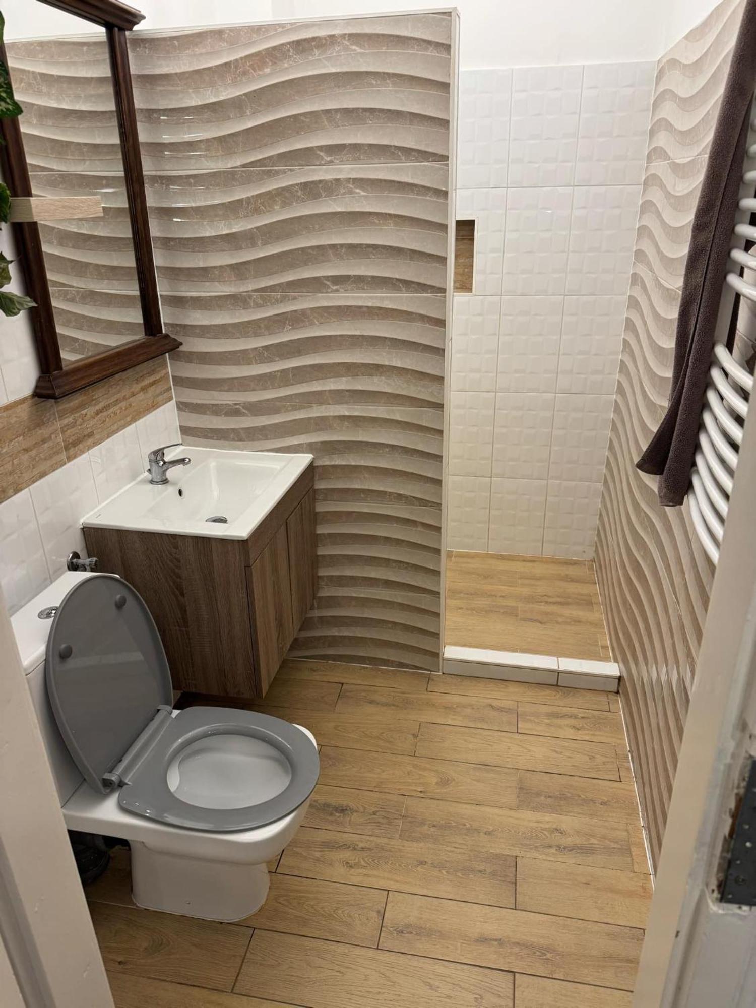 Hotel Kuriozum Vendeghaz Szeged Esterno foto