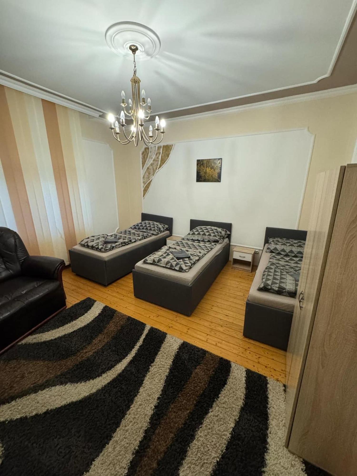 Hotel Kuriozum Vendeghaz Szeged Esterno foto