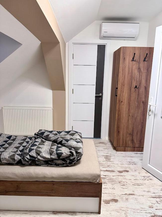 Hotel Kuriozum Vendeghaz Szeged Esterno foto