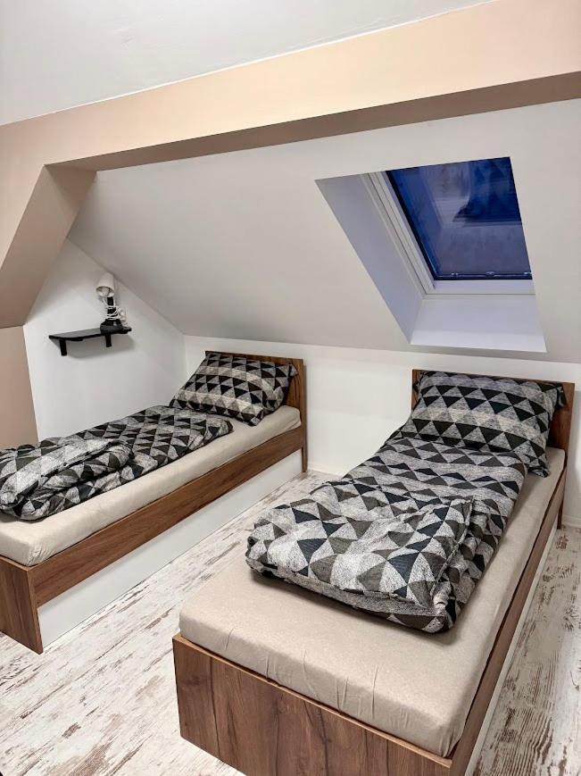 Hotel Kuriozum Vendeghaz Szeged Esterno foto