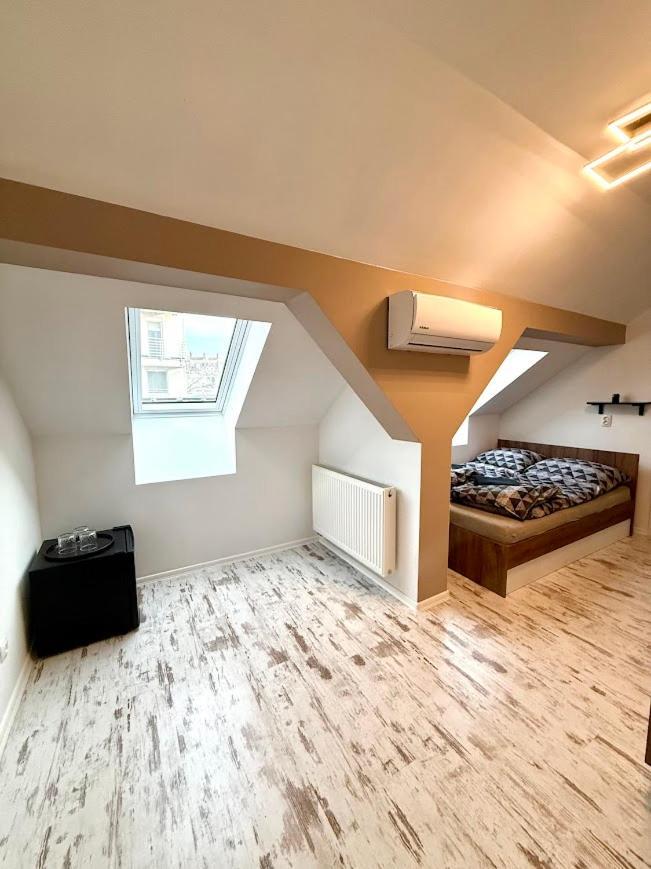 Hotel Kuriozum Vendeghaz Szeged Esterno foto