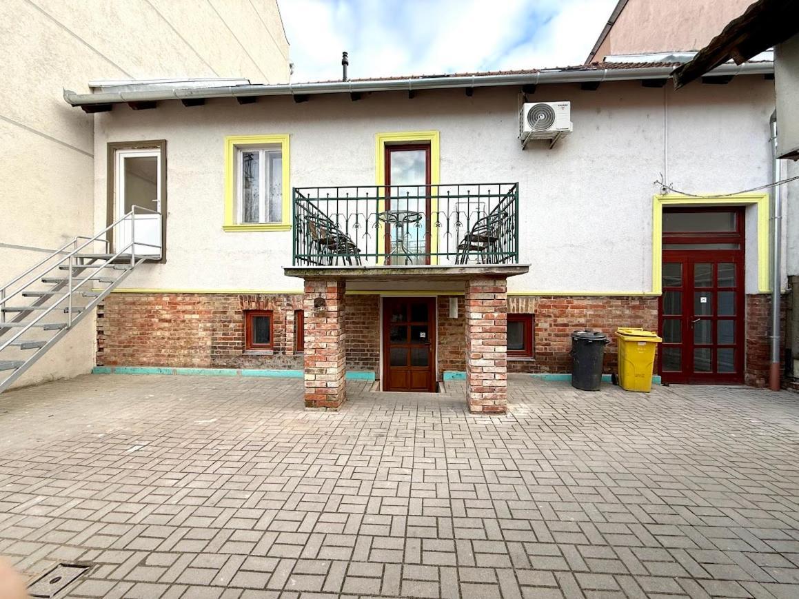 Hotel Kuriozum Vendeghaz Szeged Esterno foto
